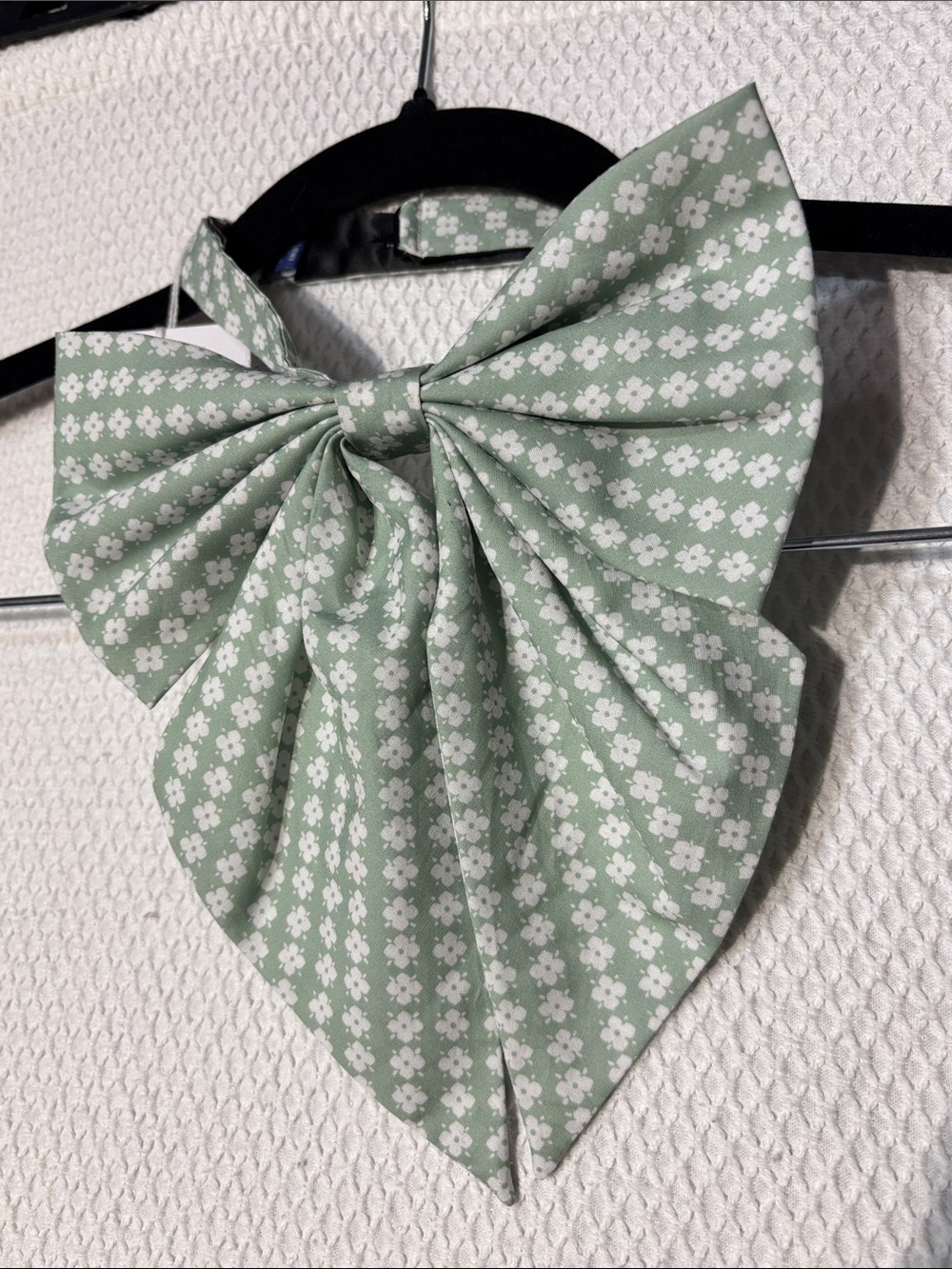 Laura Ashley Green Floral Bow Accessory Adjustable Hook Closure NEW WITH TAG